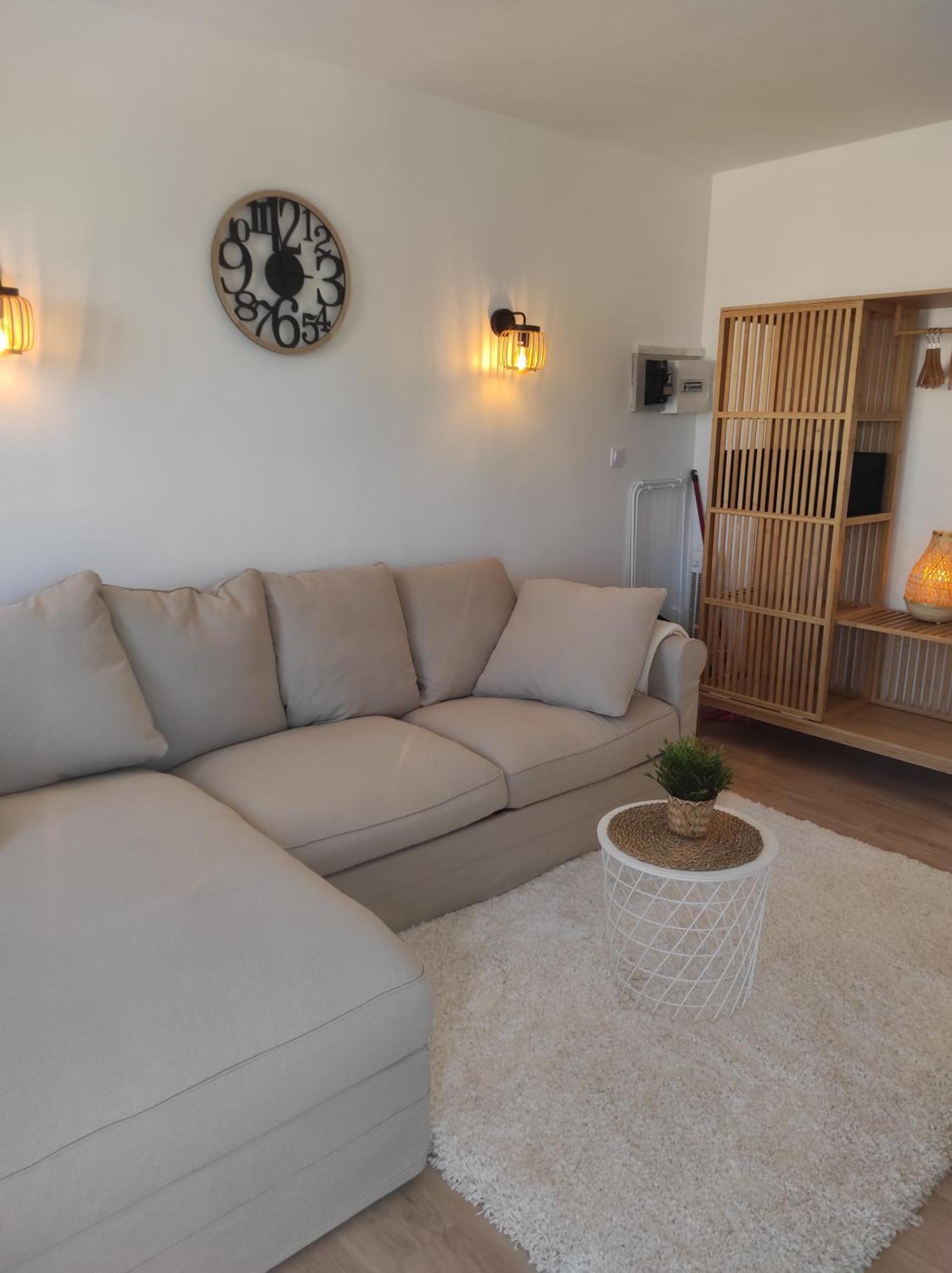 Centre Port,Studio Cosy,Vue Piscine Et Sur Le Parking Prive Ainsi Que Le Mont Saint Martin Agde Exterior foto